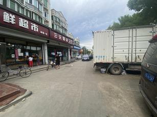 平均日流水过万,纯生鲜超市转让,小区门口