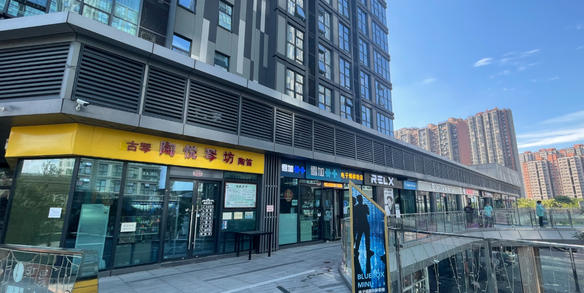 房山长阳FCC城临街大展面旺铺出租，房主直租无转让费