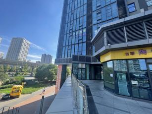 房山长阳FCC城临街大展面旺铺出租，房主直租无转让费