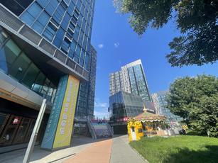 房山长阳FCC城临街大展面旺铺出租，房主直租无转让费