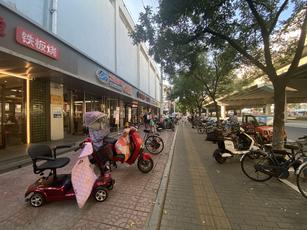 丰台四环边上物美超市门口档口出租