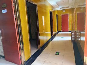昌平吉利大学北门餐饮一条街店铺转让，有露天天台大排档