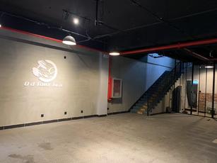 房山临街商铺出租，格局方正，无业态限制